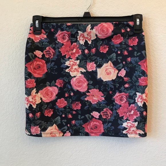 Forever 21 Floral Bandage Mini Skirt Womens Size Small Blue Pink Bodycon - Picture 3 of 5